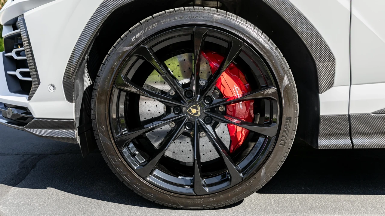 2021 Lamborghini Urus - Image 29 of 31