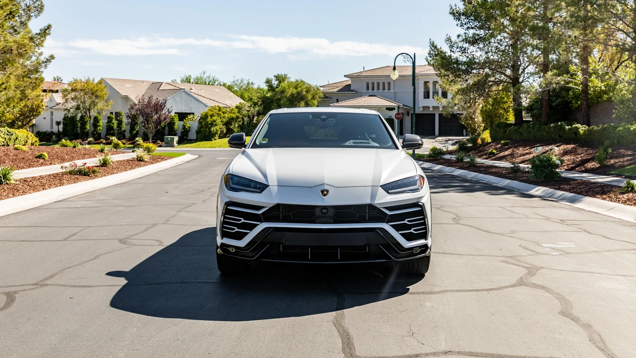 2021 Lamborghini Urus - Image 2 of 31