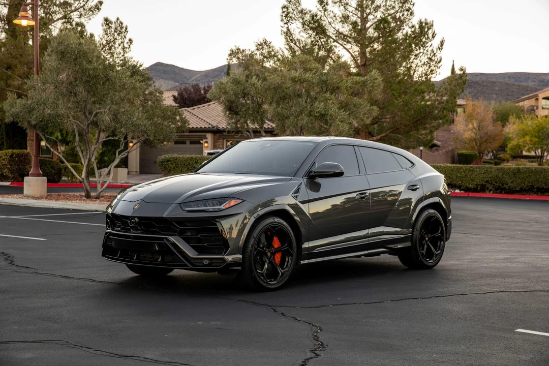 2021 Lamborghini Urus - Image 2 of 31