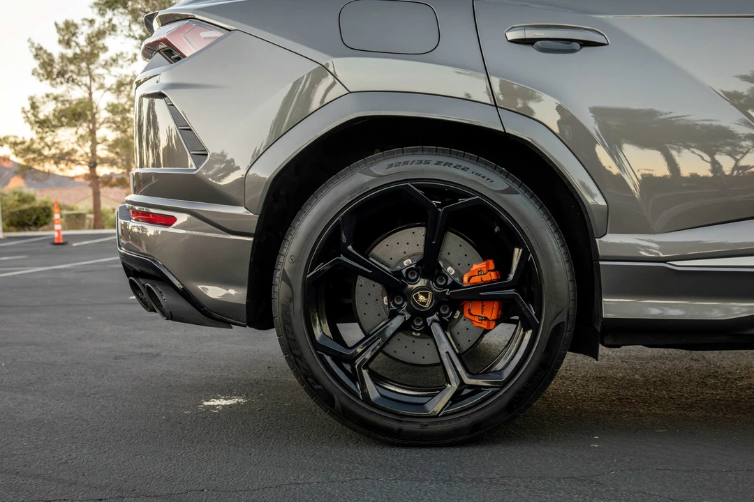 2021 Lamborghini Urus - Image 14 of 31