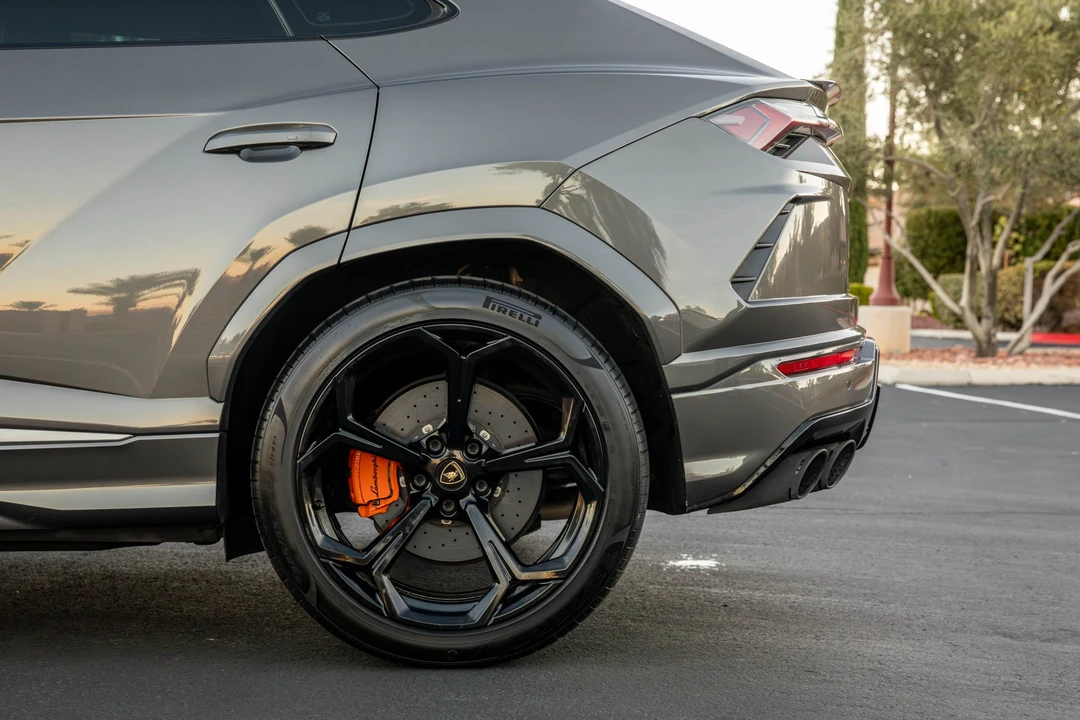 2021 Lamborghini Urus - Image 18 of 31