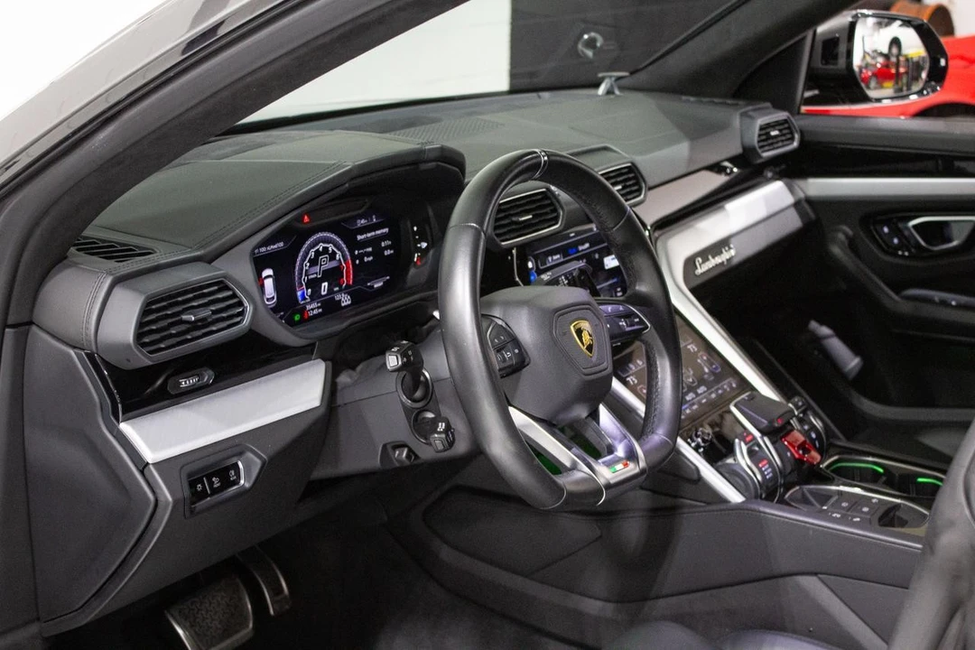 2021 Lamborghini Urus - Image 2 of 21