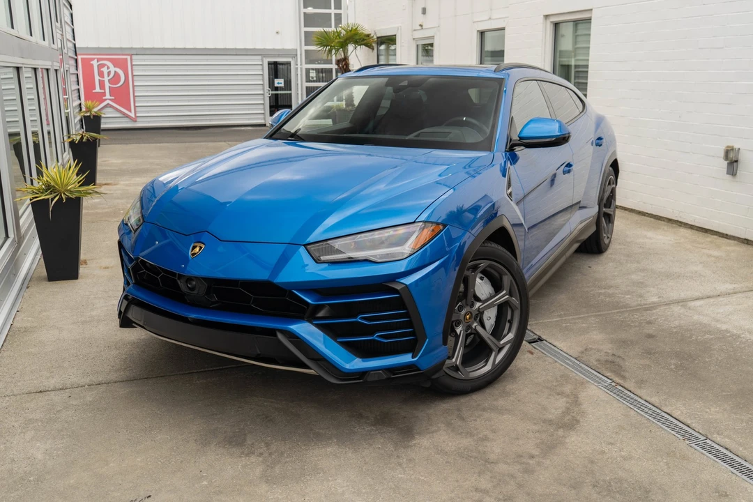 2021 Lamborghini Urus - Image 2 of 31