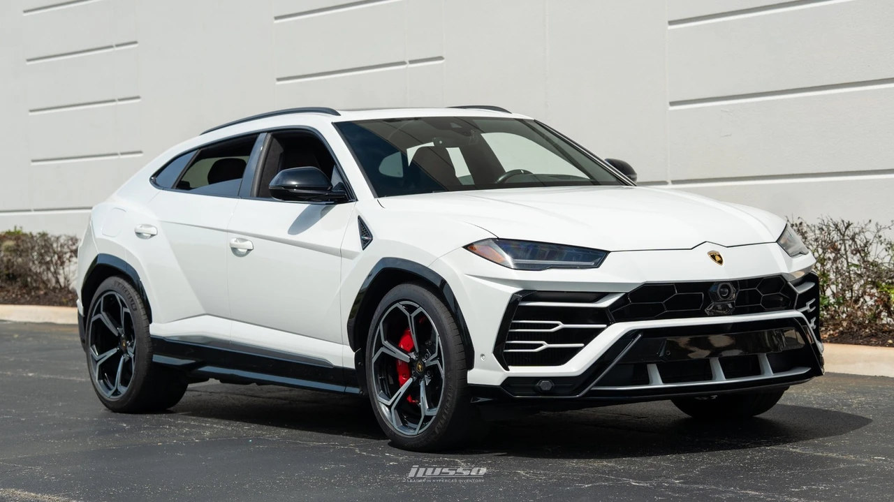 2021 Lamborghini Urus - Image 2 of 31