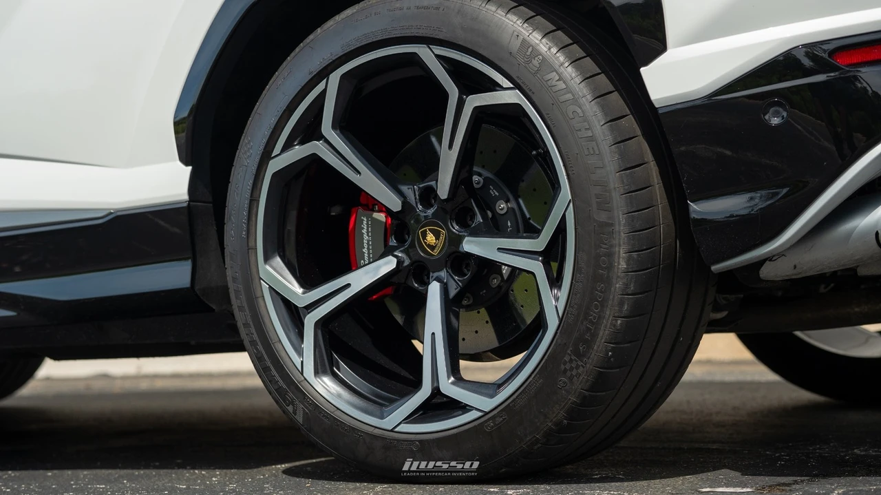 2021 Lamborghini Urus - Image 21 of 31
