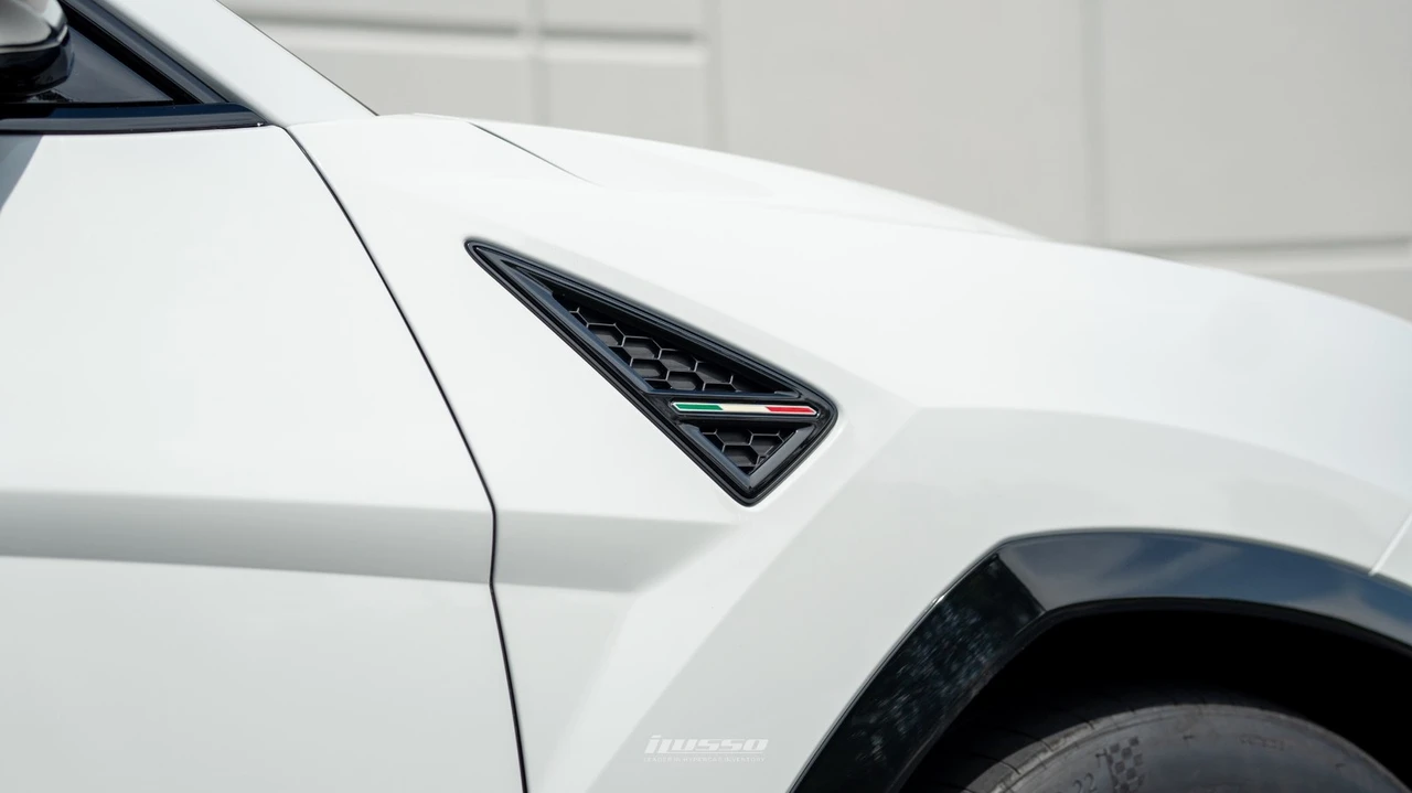 2021 Lamborghini Urus - Image 8 of 31