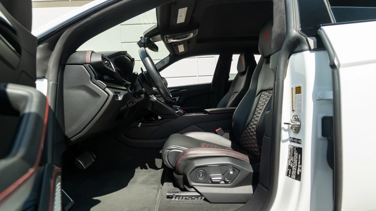 2021 Lamborghini Urus - Image 28 of 31