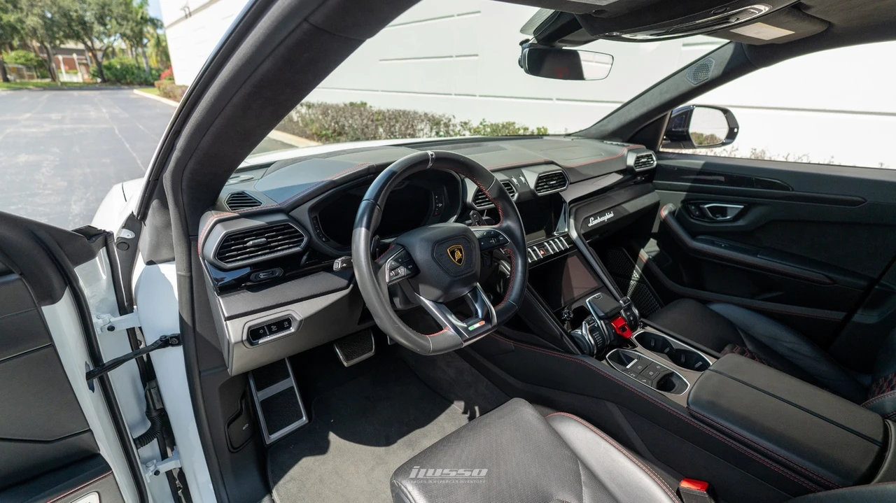 2021 Lamborghini Urus - Image 27 of 31