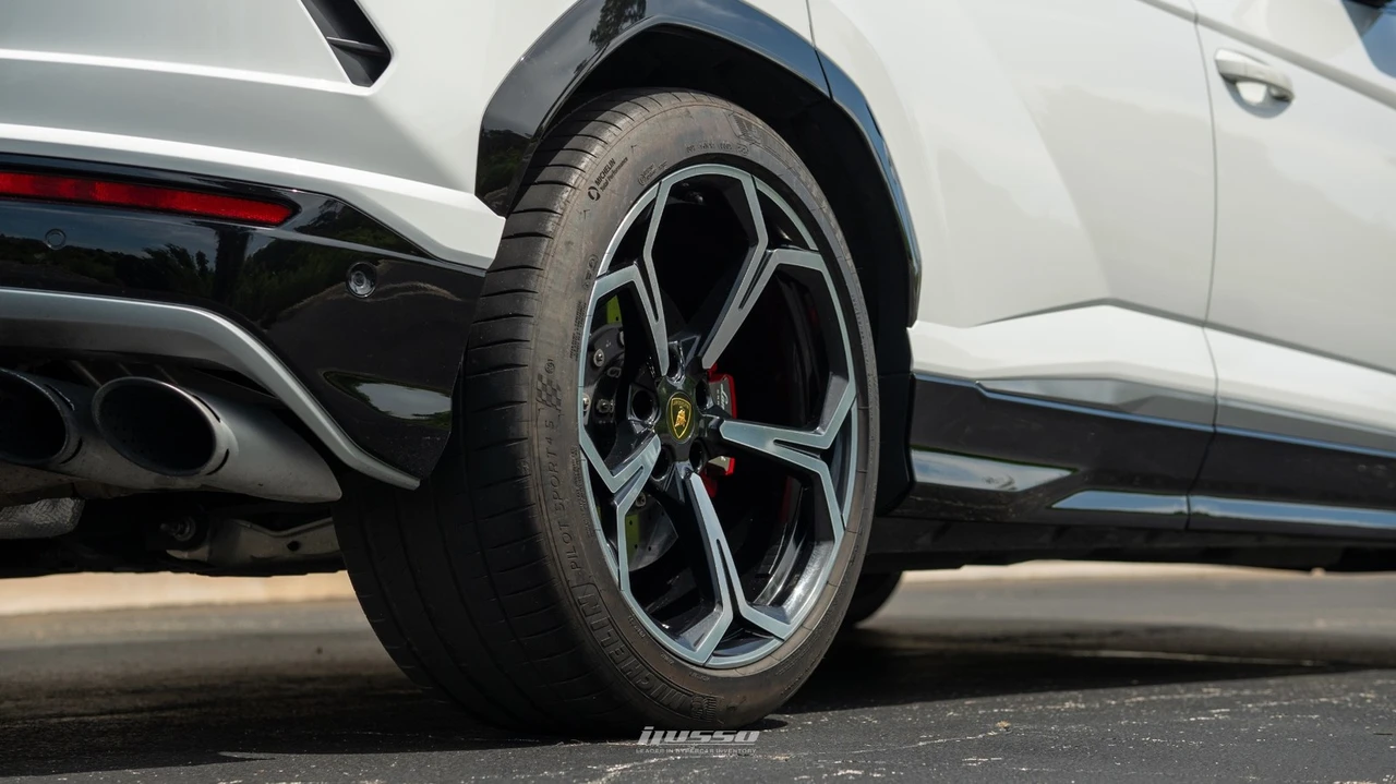 2021 Lamborghini Urus - Image 10 of 31