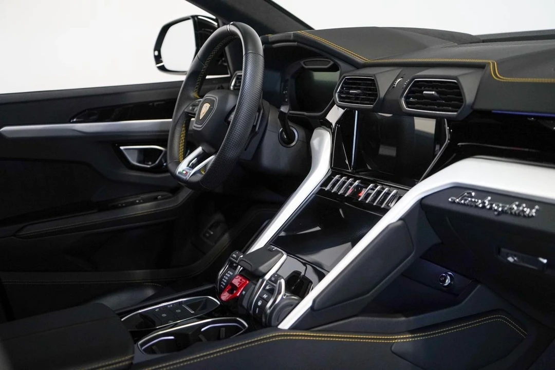 2021 Lamborghini Urus - Image 17 of 21