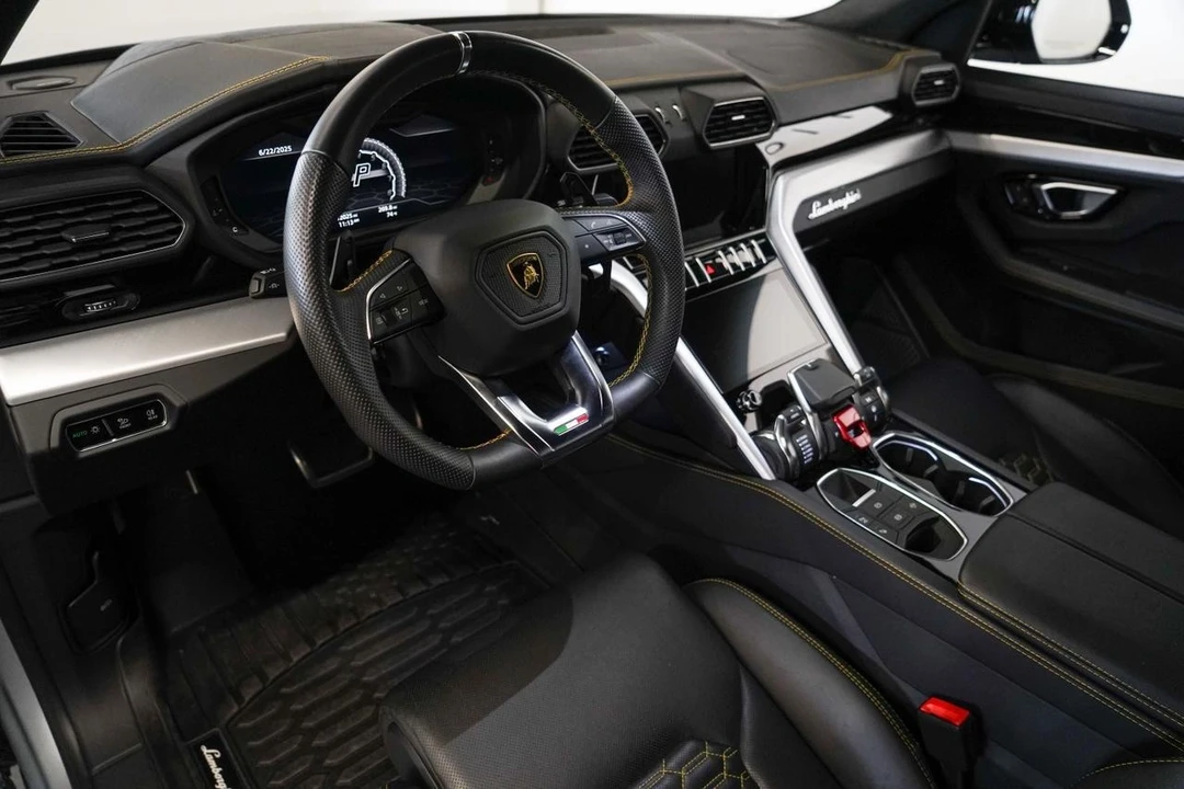 2021 Lamborghini Urus - Image 2 of 21