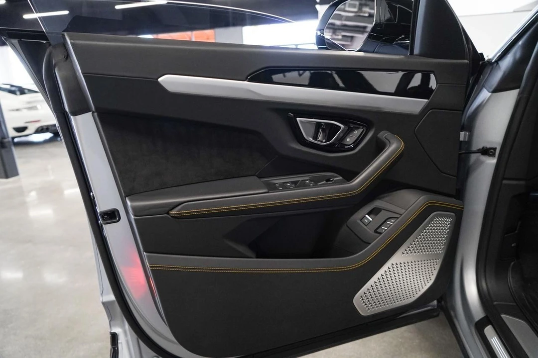 2021 Lamborghini Urus - Image 19 of 21