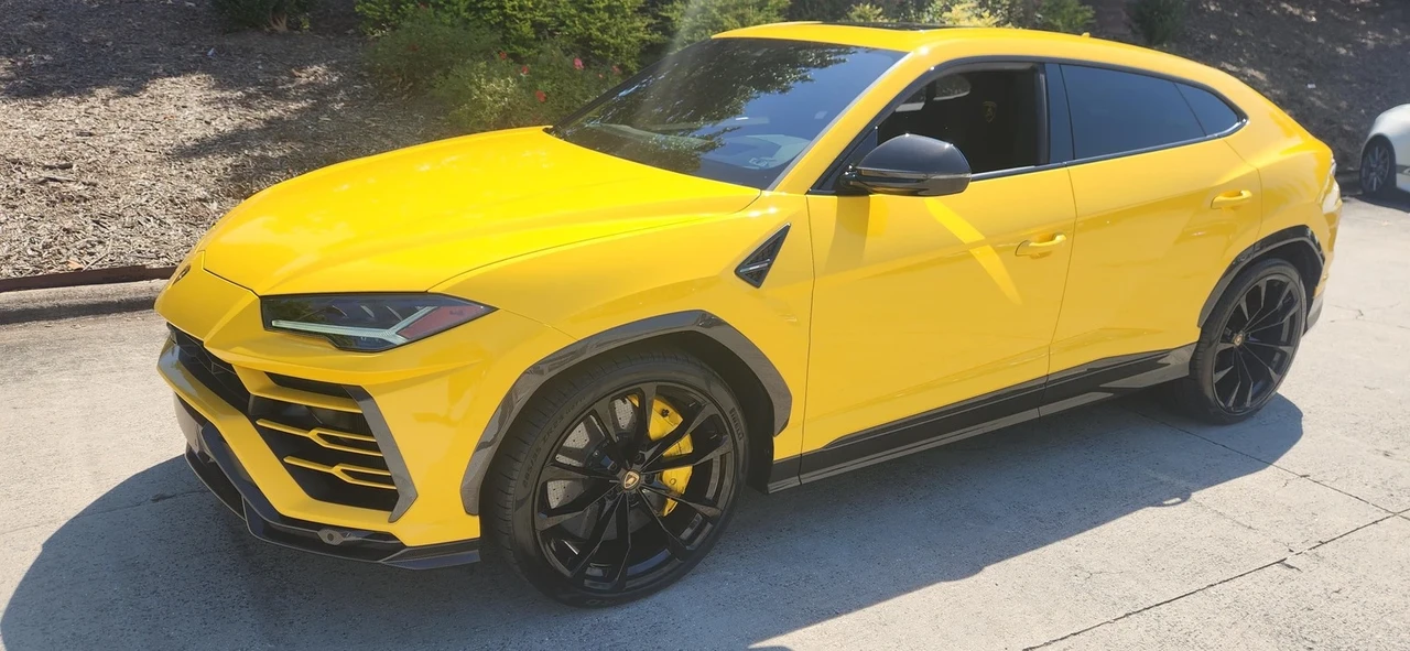 2021 Lamborghini Urus - Image 2 of 21