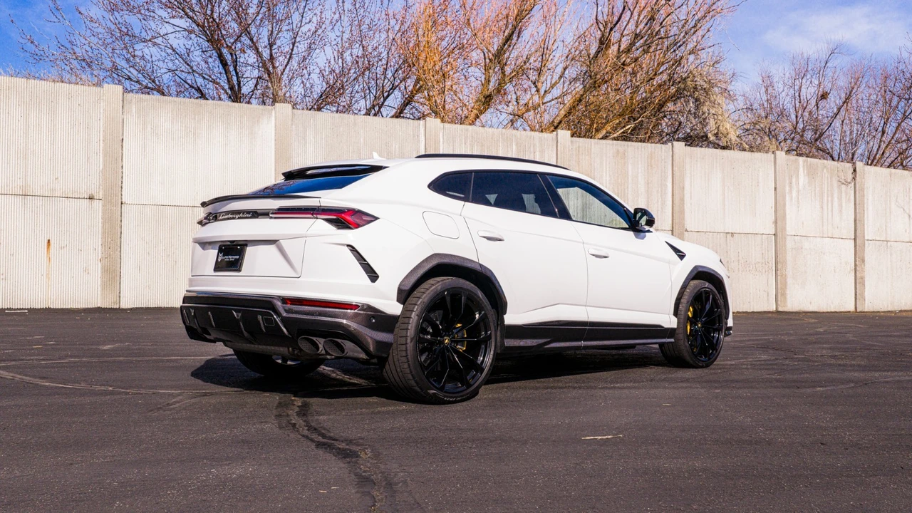 2021 Lamborghini Urus - Image 2 of 13