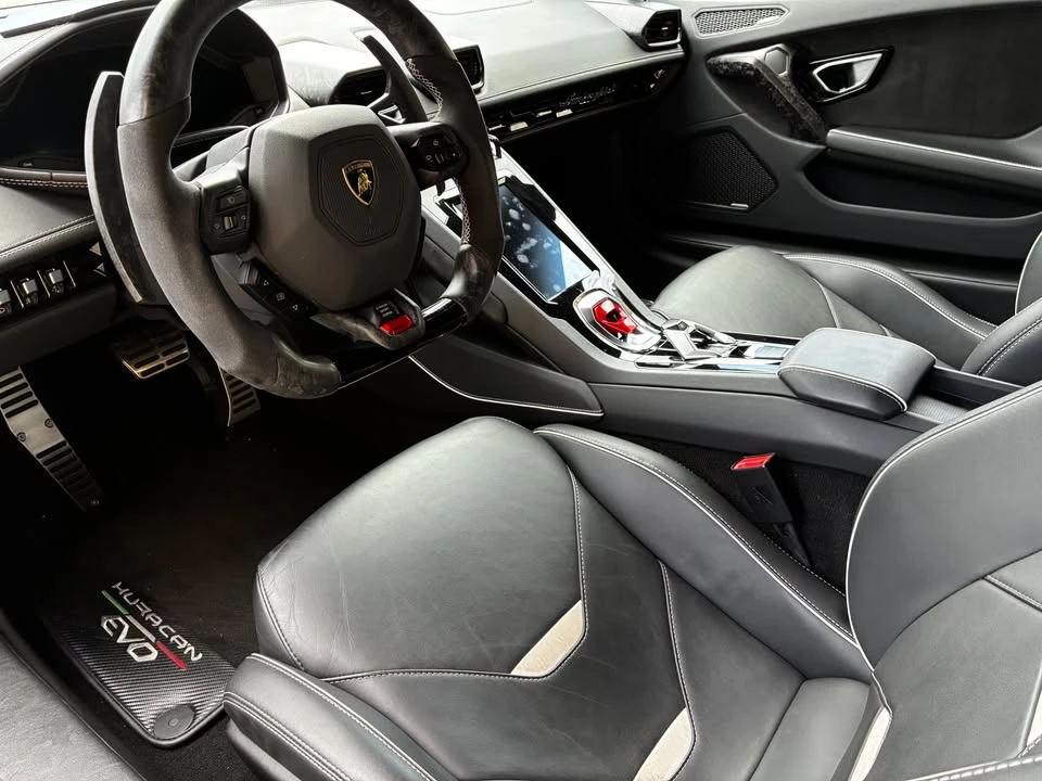 2021 Lamborghini - Image 14 of 20