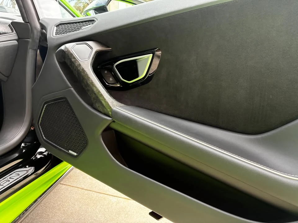 2021 Lamborghini - Image 19 of 20