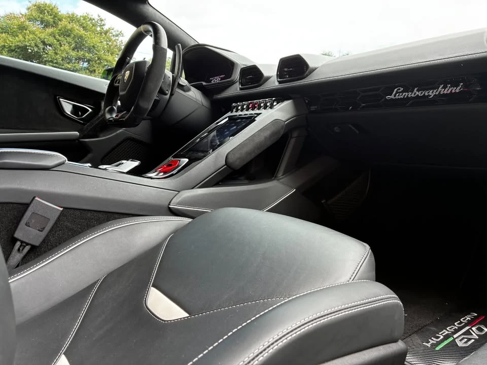 2021 Lamborghini - Image 18 of 20