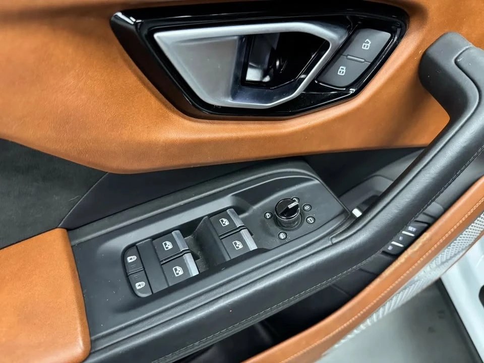 2021 Lamborghini Urus - Image 17 of 19