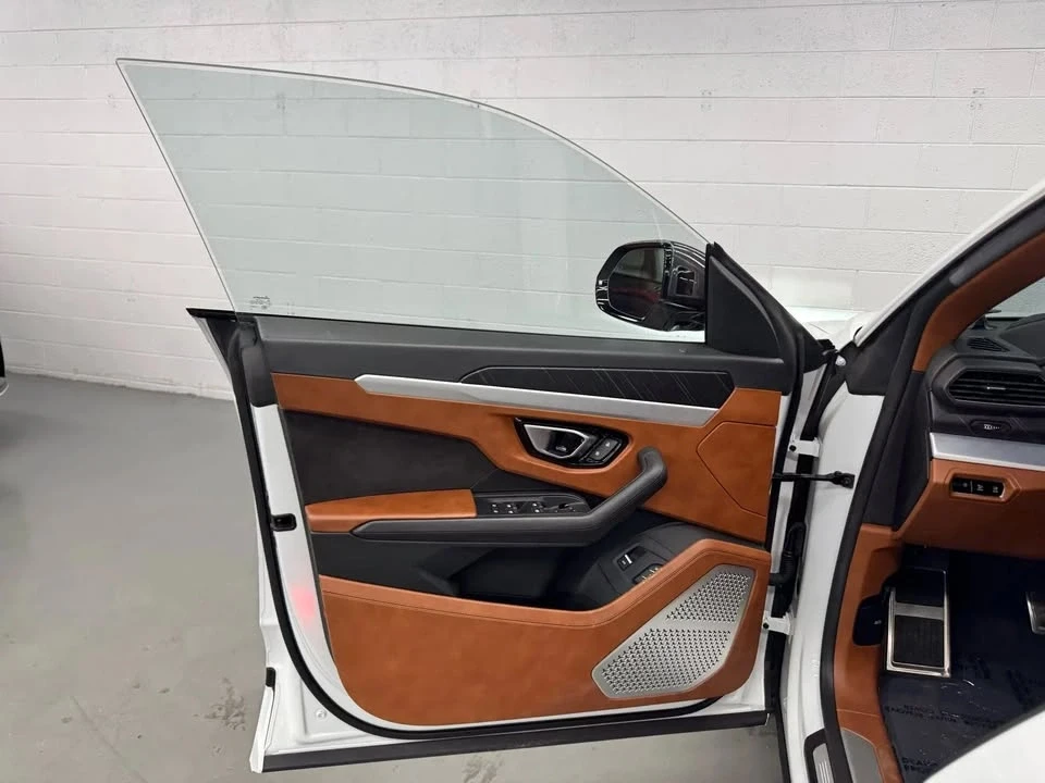2021 Lamborghini Urus - Image 14 of 19