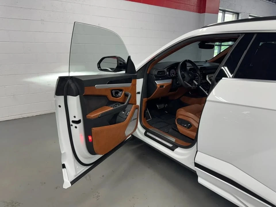 2021 Lamborghini Urus - Image 10 of 19