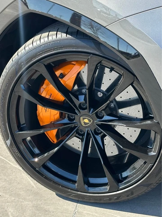 2021 Lamborghini Urus - Image 2 of 15