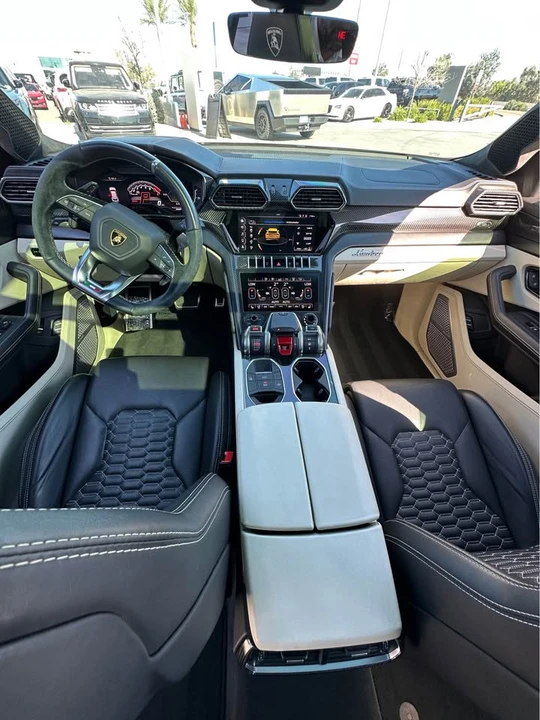 2021 Lamborghini Urus - Image 12 of 15