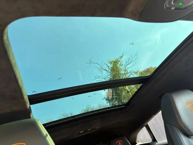 2021 Lamborghini Urus - Image 16 of 18