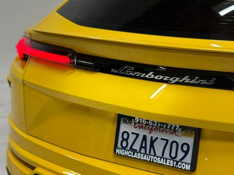 2021 Lamborghini Urus - Image 17 of 20