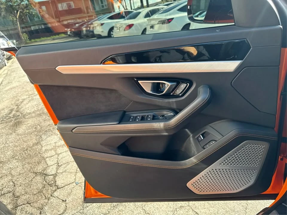 2021 Lamborghini Urus - Image 17 of 19