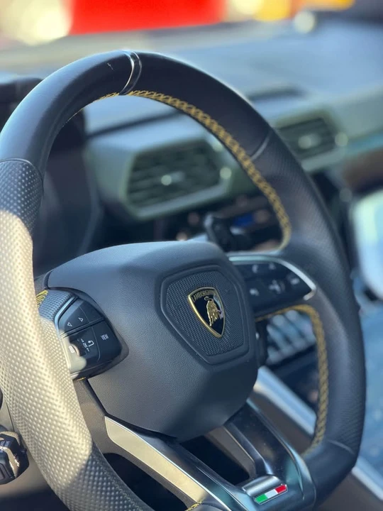 2021 Lamborghini Urus - Image 2 of 8