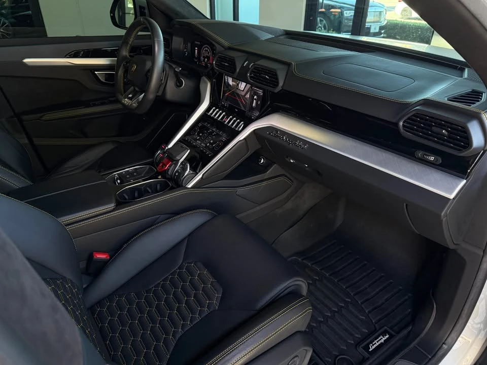 2021 Lamborghini Urus - Image 17 of 20