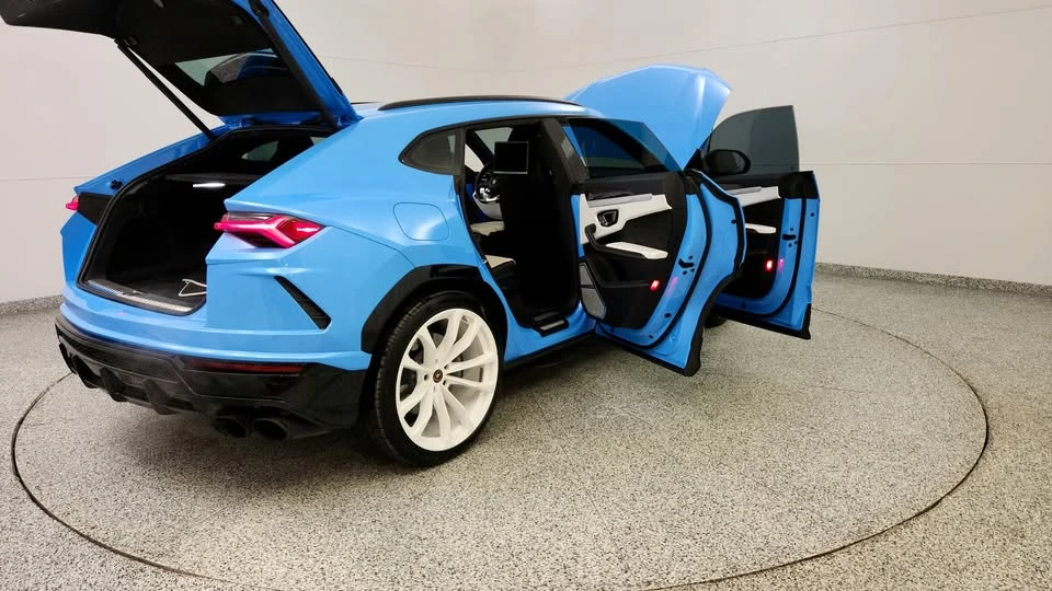 2021 Lamborghini Urus - Image 2 of 17