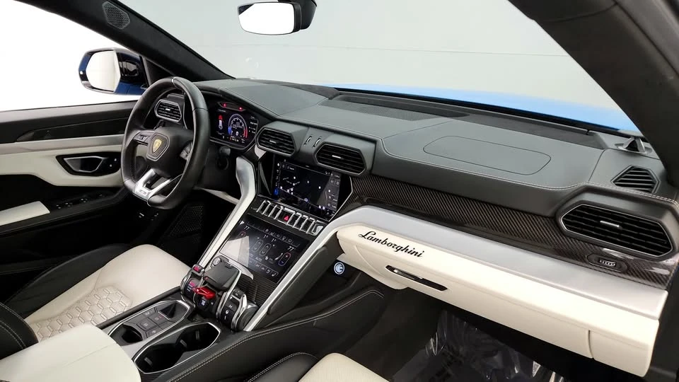 2021 Lamborghini Urus - Image 12 of 17