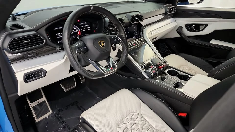 2021 Lamborghini Urus - Image 10 of 17