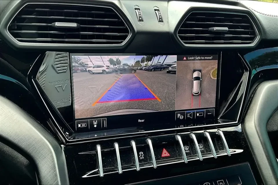 2021 Lamborghini Urus - Image 17 of 20
