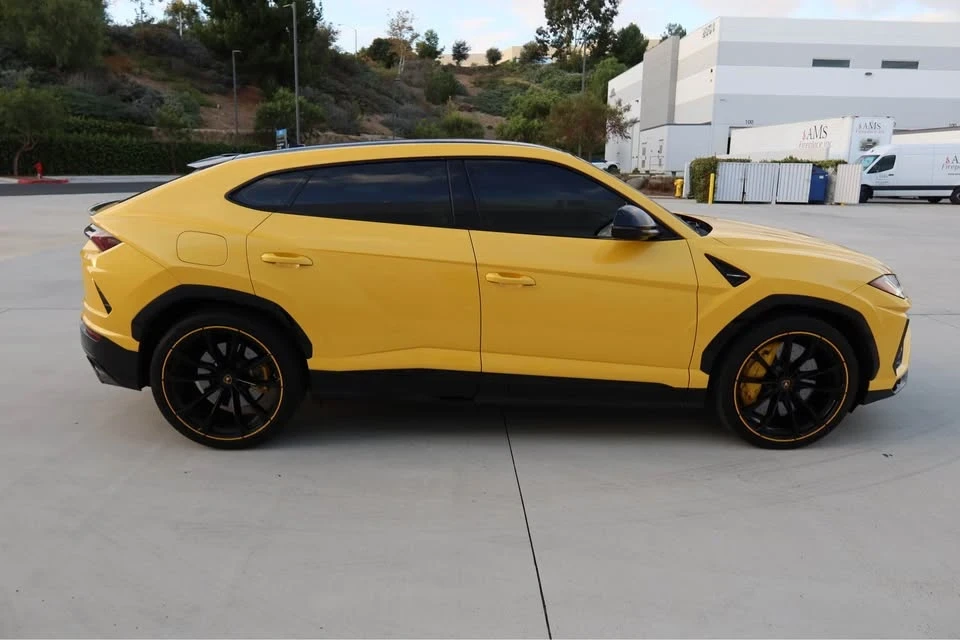 2021 Lamborghini Urus - Image 2 of 19