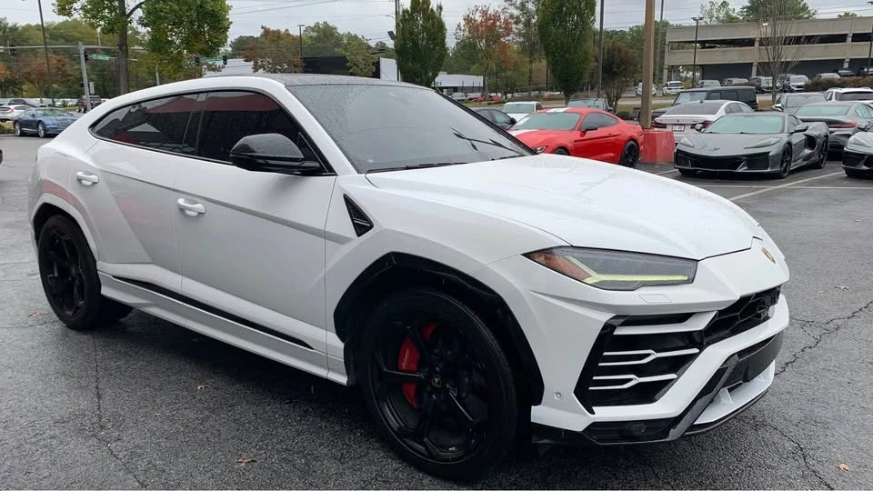 2021 Lamborghini Urus - Image 2 of 14