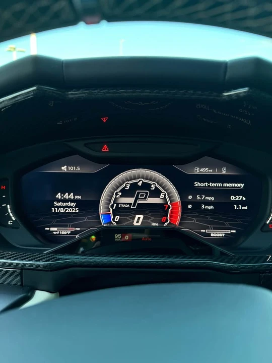 2021 Lamborghini Urus - Image 8 of 10
