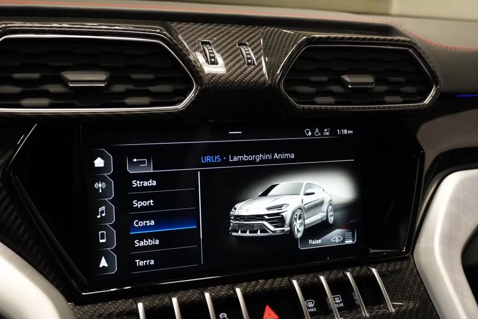 2021 Lamborghini Urus - Image 2 of 17