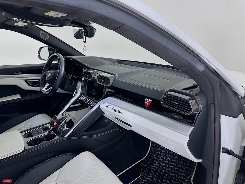 2021 Lamborghini Urus - Image 18 of 19