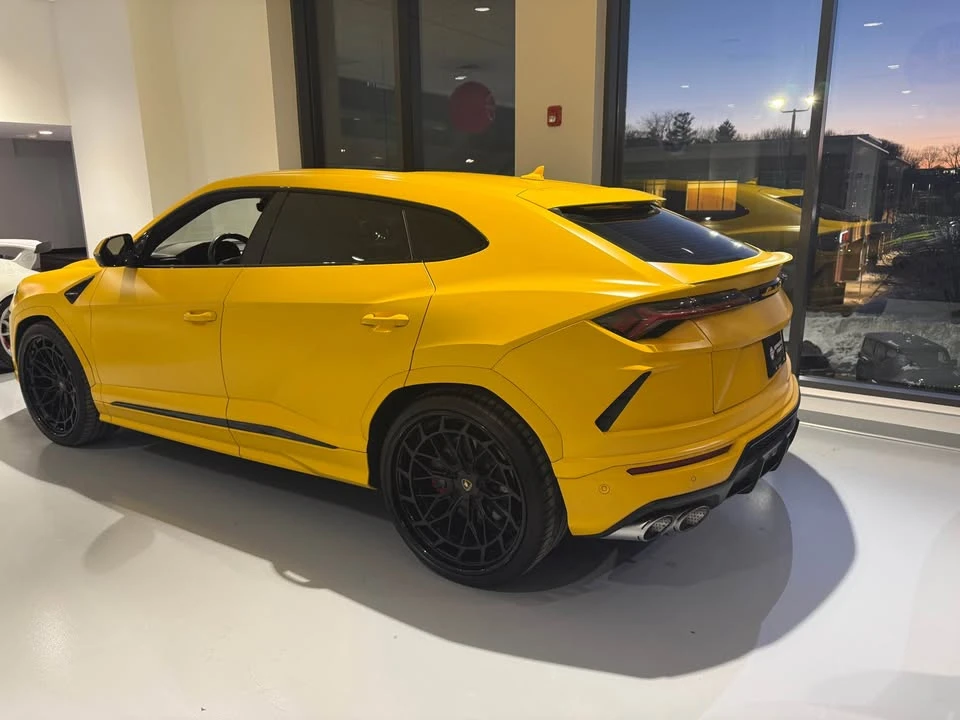 2021 Lamborghini Urus - Image 2 of 13