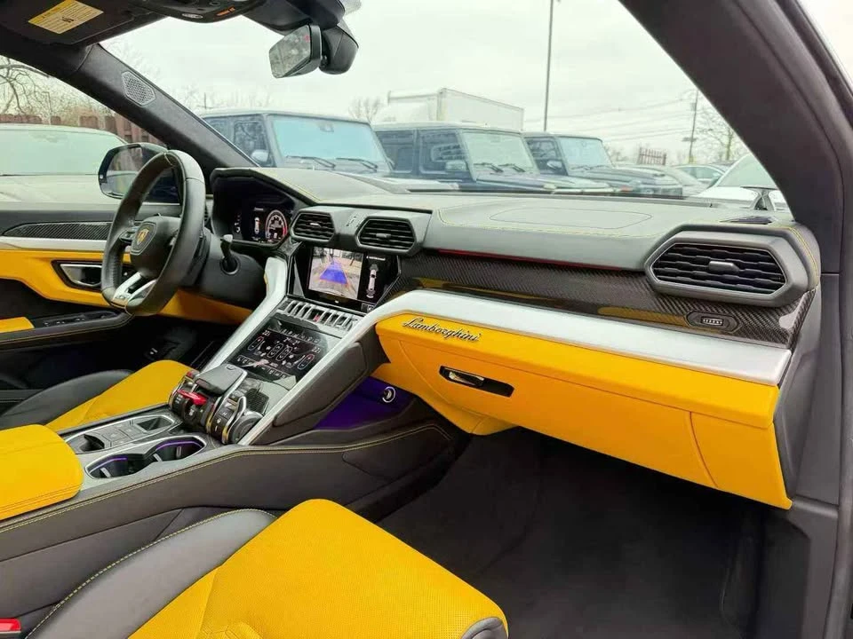2021 Lamborghini Urus - Image 8 of 9