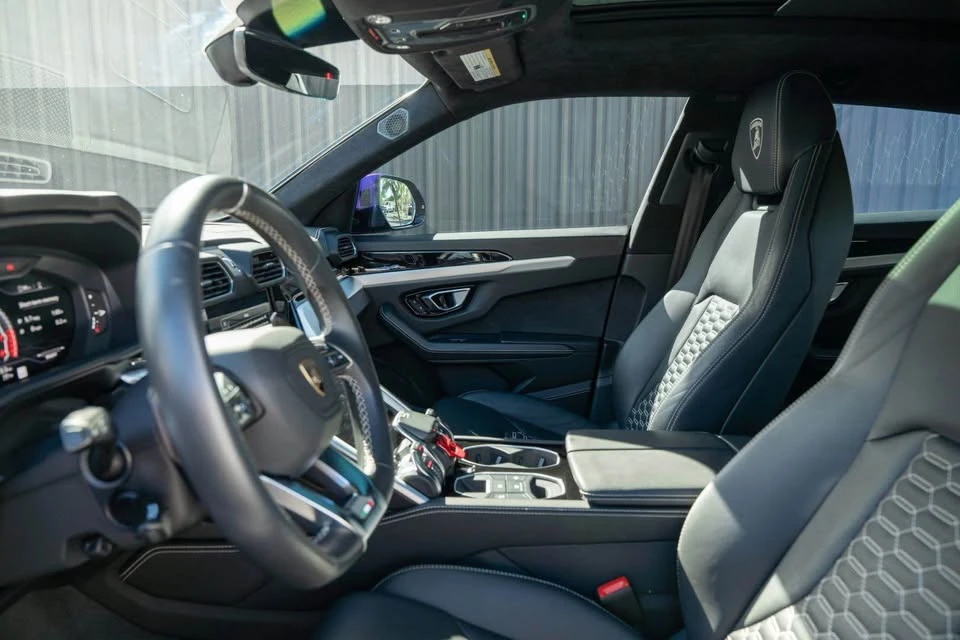 2021 Lamborghini Urus - Image 10 of 16