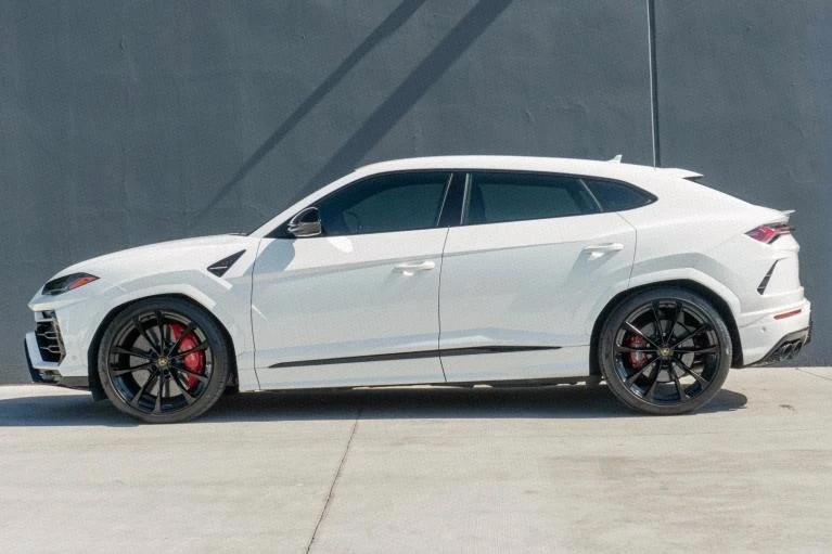 2021 Lamborghini Urus - Image 2 of 19