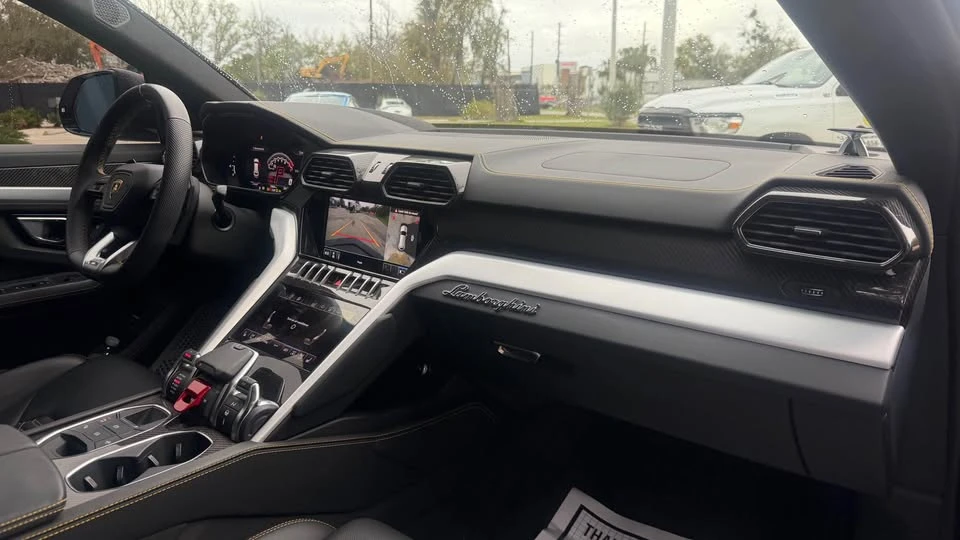 2021 Lamborghini Urus - Image 14 of 19