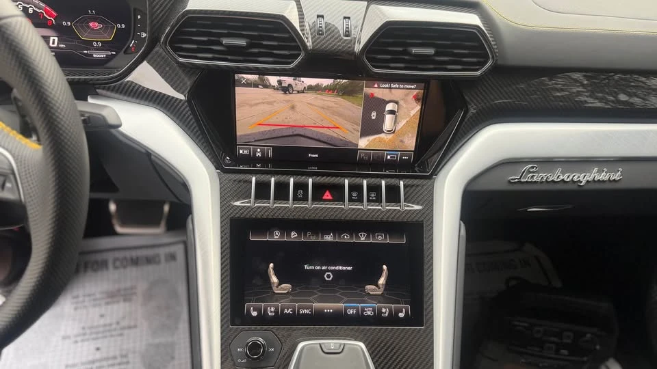 2021 Lamborghini Urus - Image 18 of 19