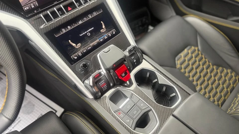 2021 Lamborghini Urus - Image 17 of 19