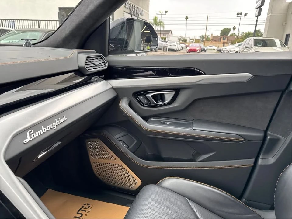 2021 Lamborghini Urus - Image 17 of 19