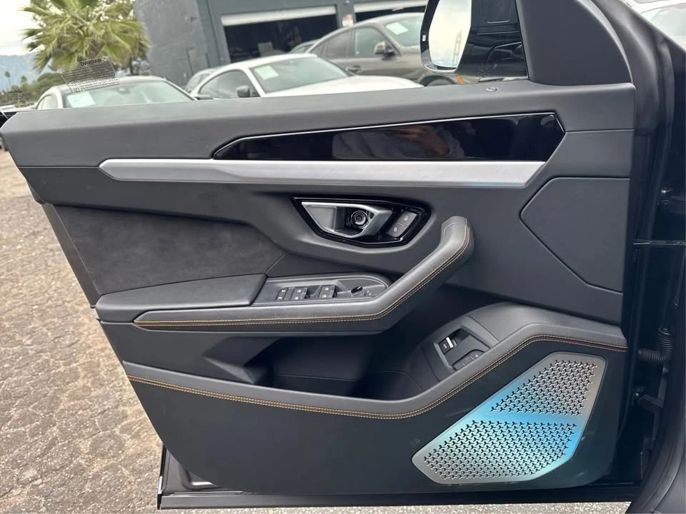 2021 Lamborghini Urus - Image 16 of 19