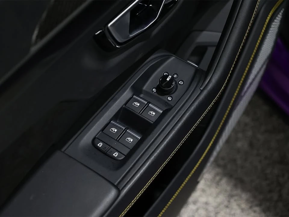 2021 Lamborghini Urus - Image 16 of 19